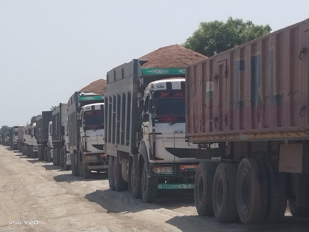 Angry villagers blocked the Jitkari-Baukhar road after the farmer's death.