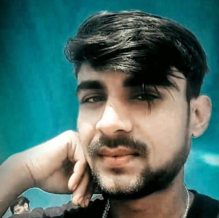 Dead body of a youth found hanging from a noose in his house