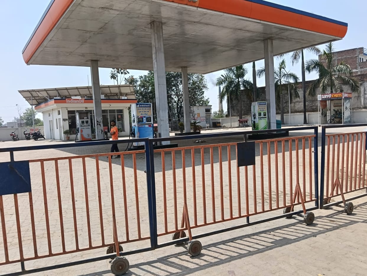Queues in the sun for petrol and diesel