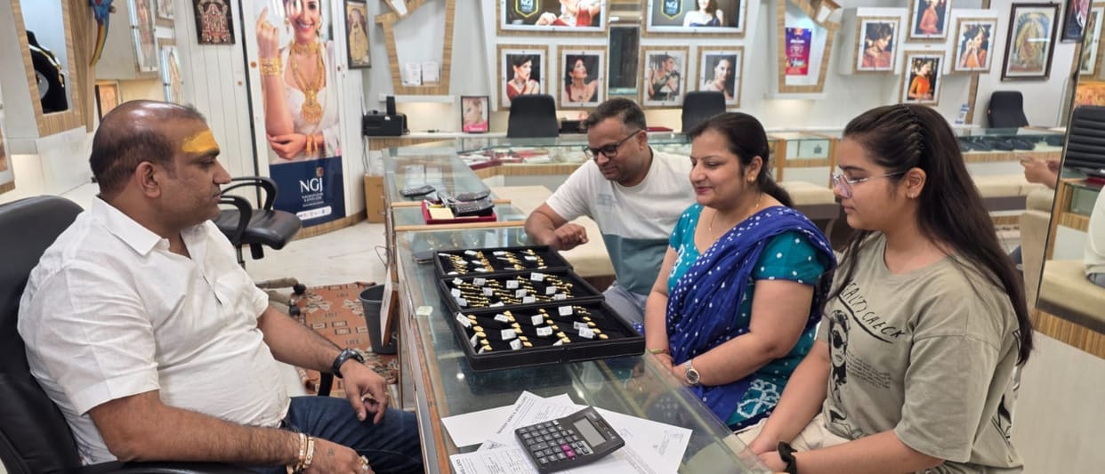 On Akshaya Tritiya, the market is buzzing with the purchase of gold, silver, clothes and vehicles.