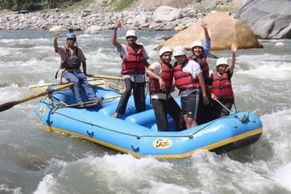 The thrill of rafting amidst the waves of Beas