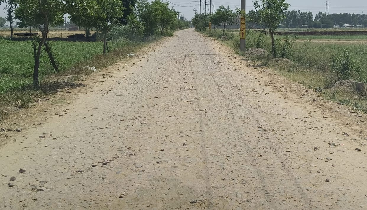 The road from village Kami to Kurad and Bhigan becomes a problem.