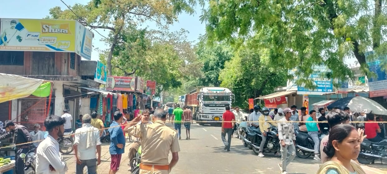 Demand to bring the body of a youth from Kerala, created ruckus for four hours by blocking the road
