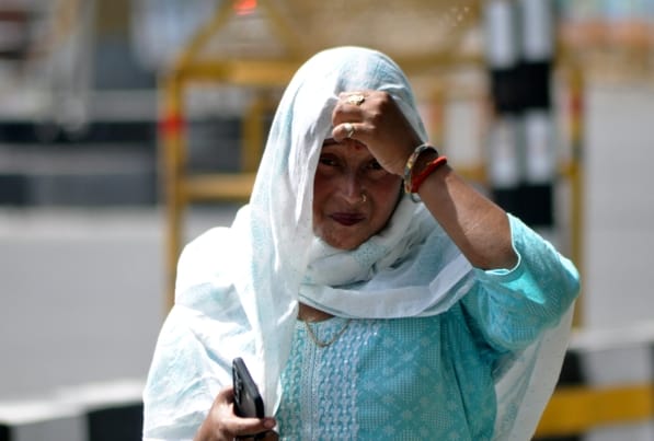 The mercury in the capital is near 42 degrees, with no relief expected for five days.