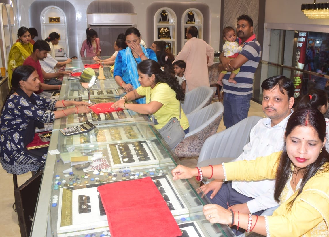 Celebrated Akshaya Tritiya by buying light jewellery