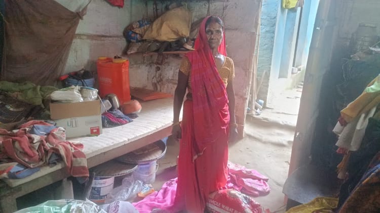 Bihar News: घर में घुसे बदमाश, बच्चे की गर्दन पर चाकू अड़ाकर लूटे 6.5 लाख, इलाके में मची सनसनी