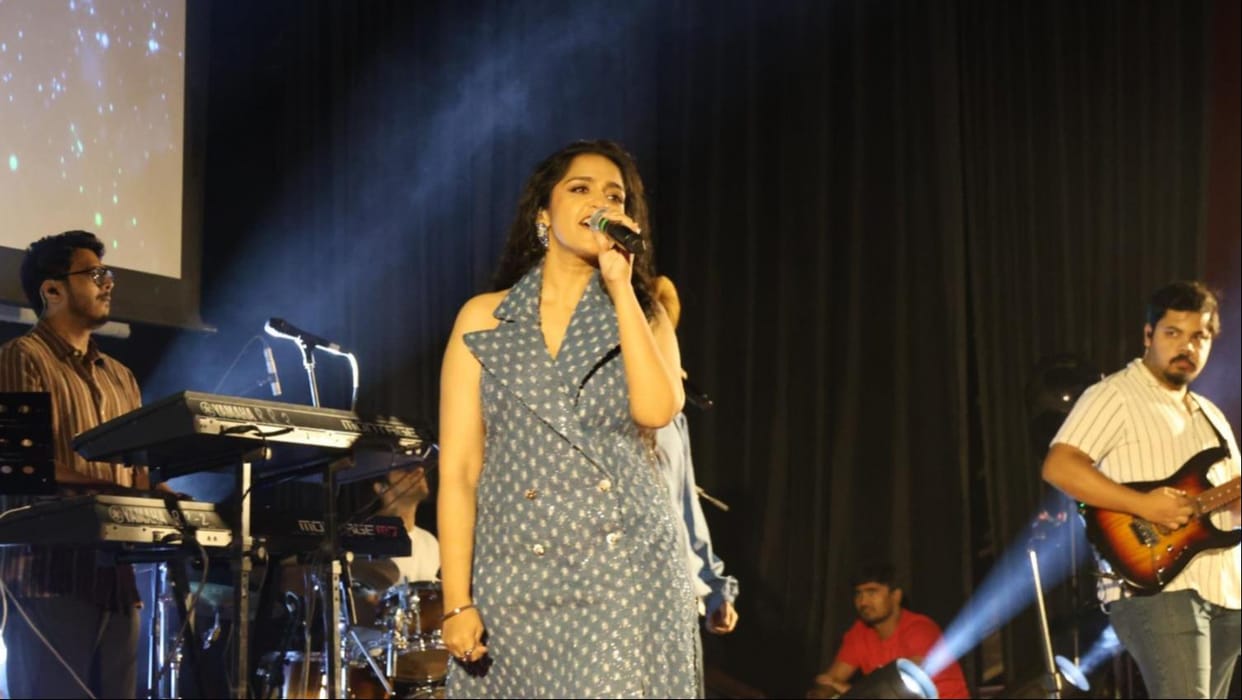 Asees Kaur enthralled the audience with her melodious songs.