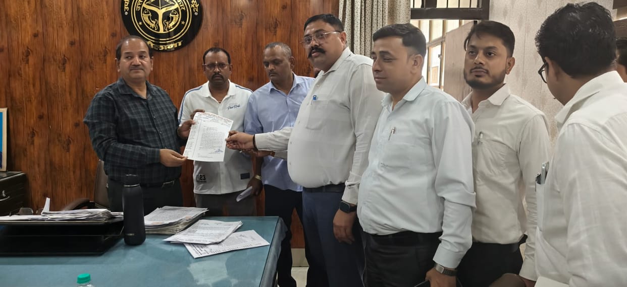 Advocates protest against Naib Tehsildar, complete boycott of court