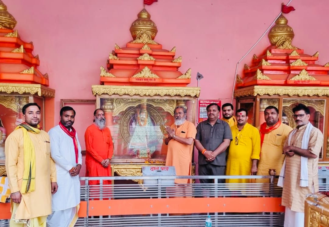 Devotees worshipped Parashurama and Hanuman