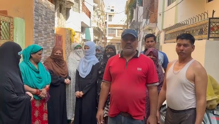 30 houses in Kashmiri Mohalla are without water.