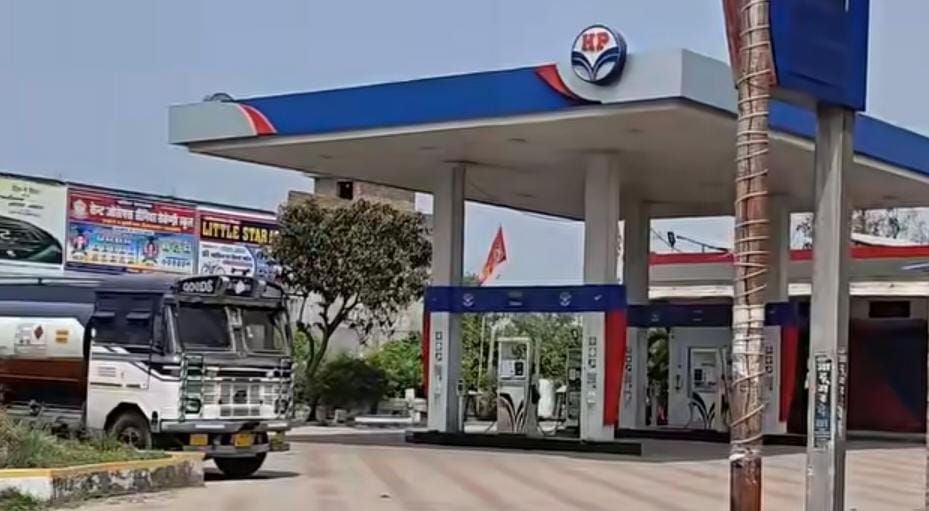 Petrol pumps dry in Siswa for three days, increasing problems