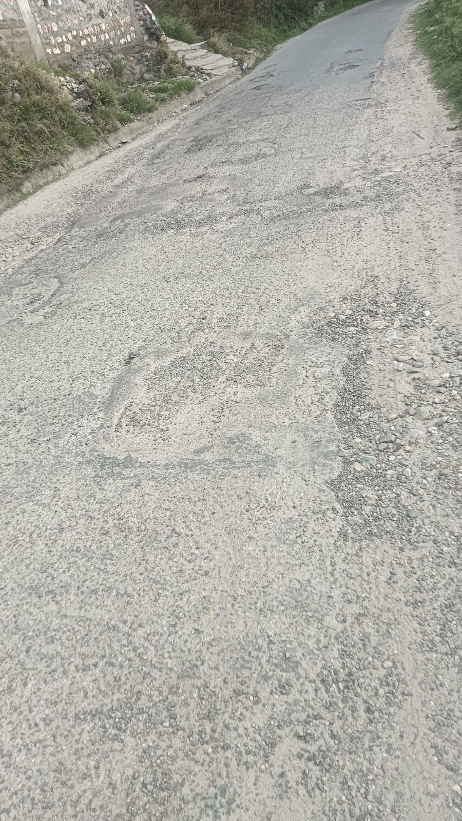 Tauni Devi-Kakadiyar road is full of potholes, making travel risky.