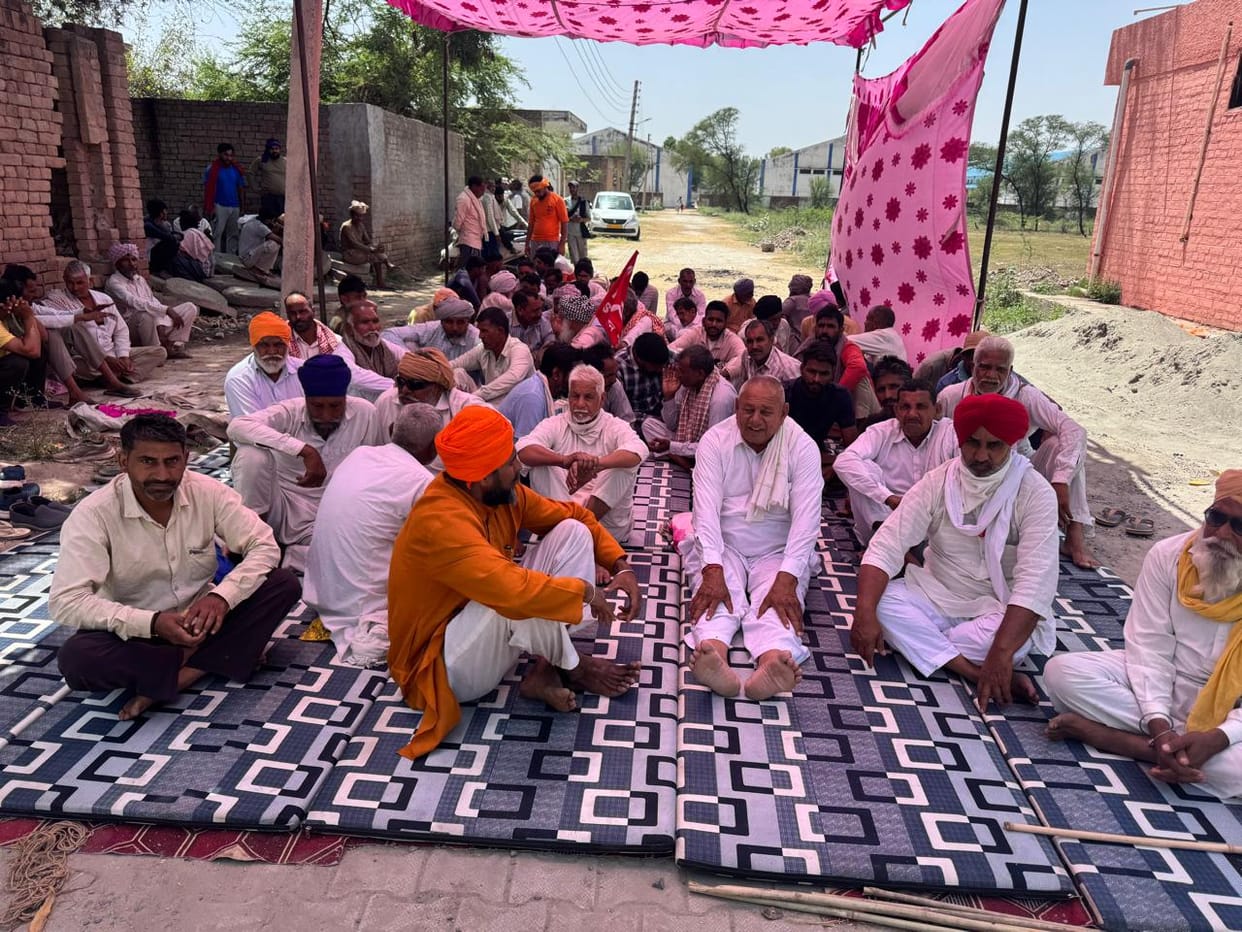The Mandi Palledar Union protested against sending wheat to distant warehouses