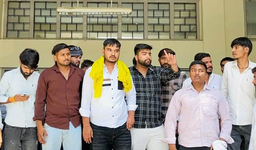 03-भगत सिंह छात्र संगठन यूआईआईटी डिपार्टमेंट के नवनियुक्त अध्यक्ष हिमांशु साहू सफेद कमीज के सा