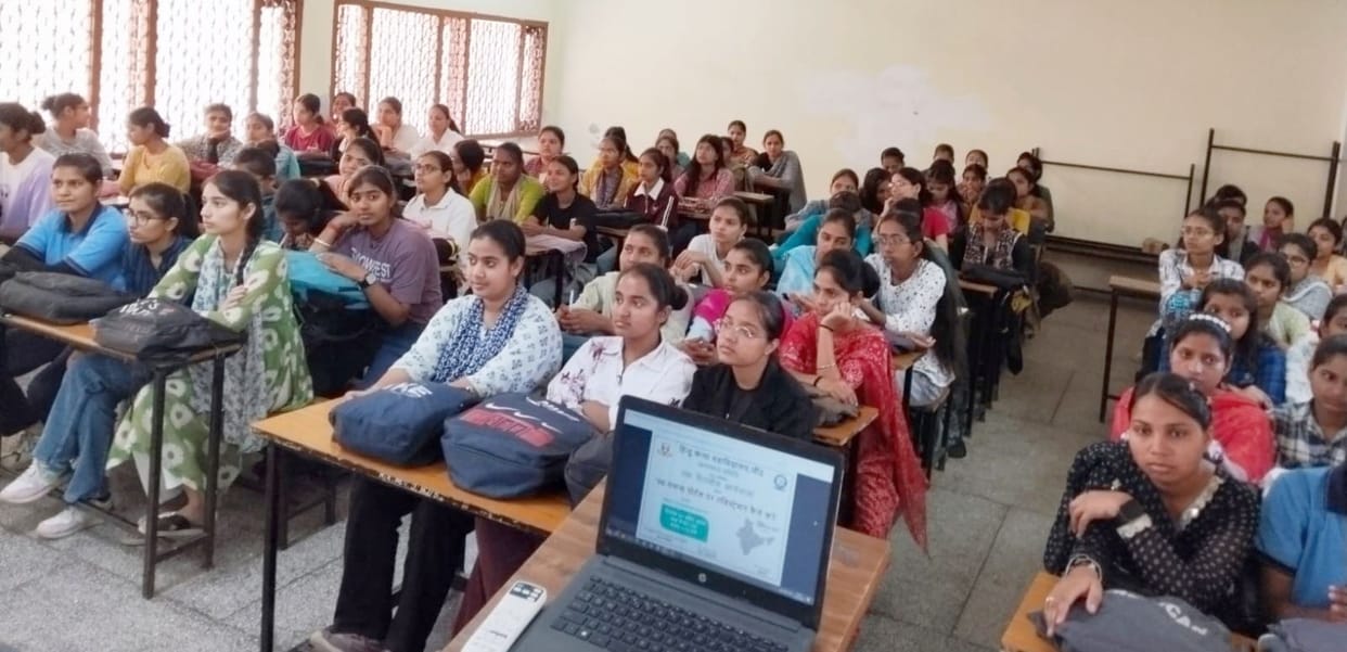 The registration process on the self-calculation portal was explained to the female students.
