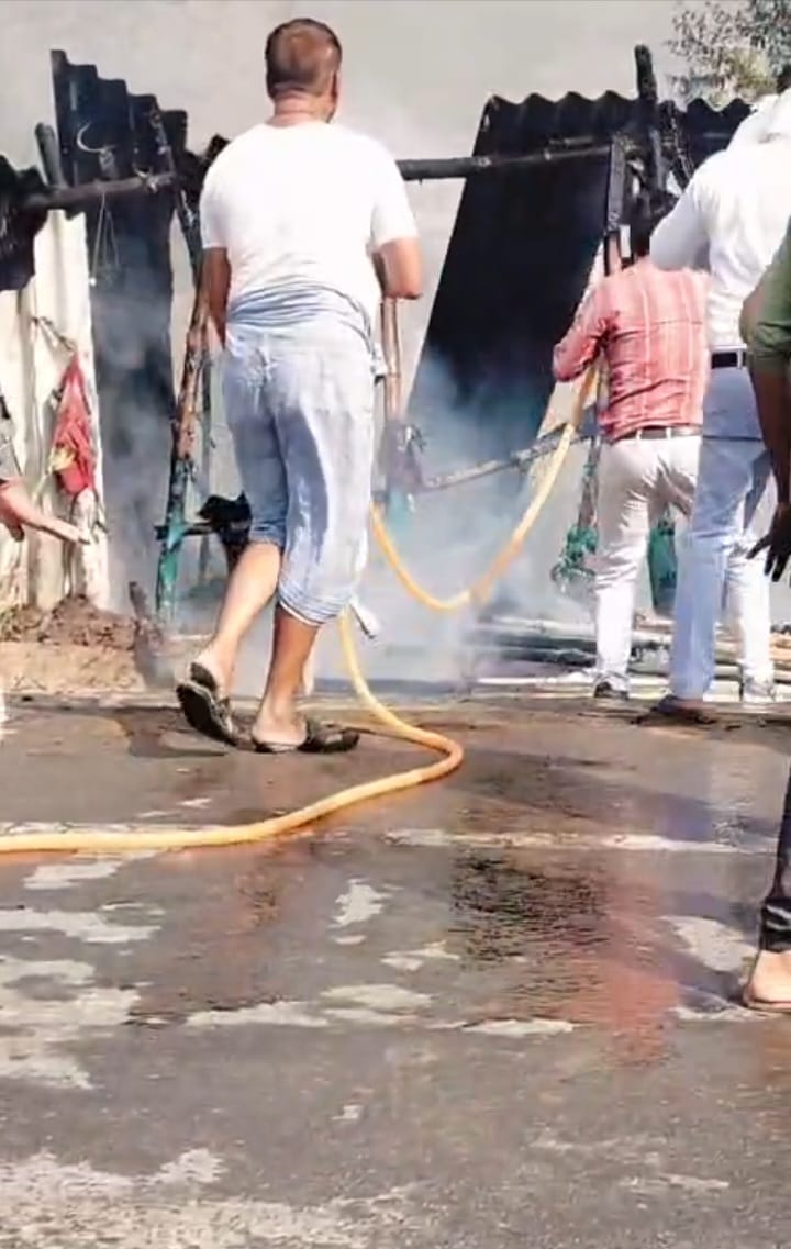 A hut caught fire, a young man was scorched and two cattle died
