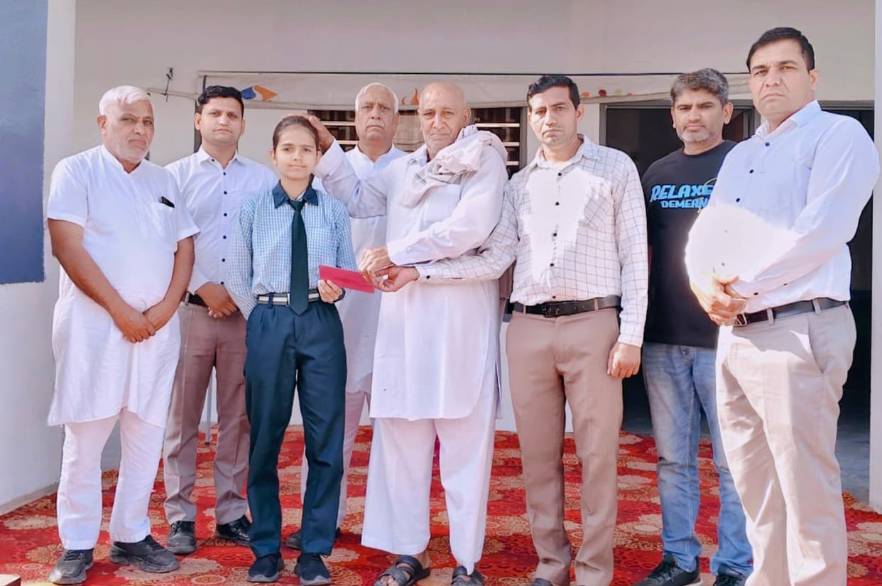 Student Manpreet became the block topper and was honored with cash prize.