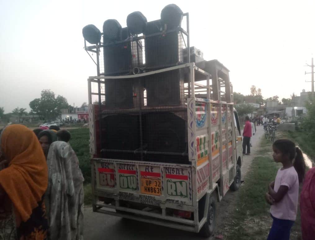 बिलंदीपुर गांव में इसी वाहन की चपेट में आकर हुई बालक की मौत। 