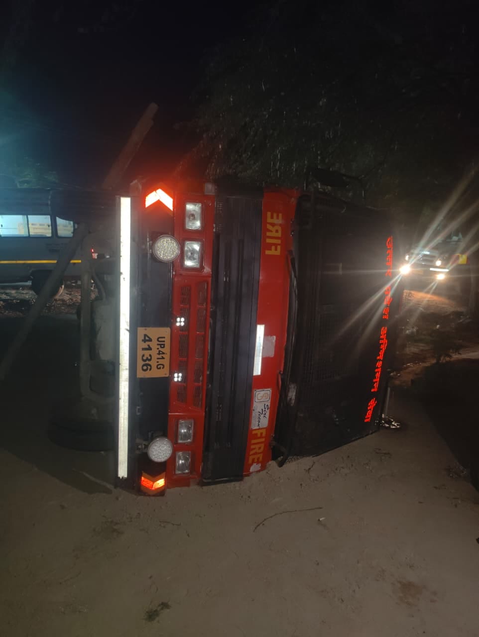 Fire engine overturned due to high speed breaker, six people including the in-charge injured