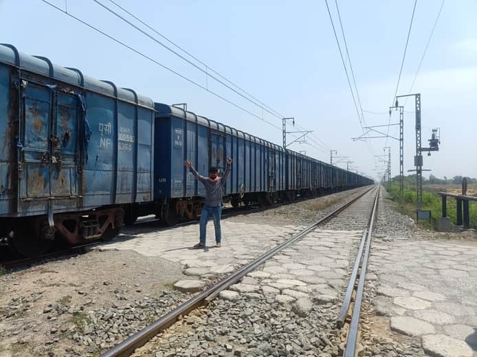 अधेड़ की मालगाड़ी की चपेट में आने से मौत