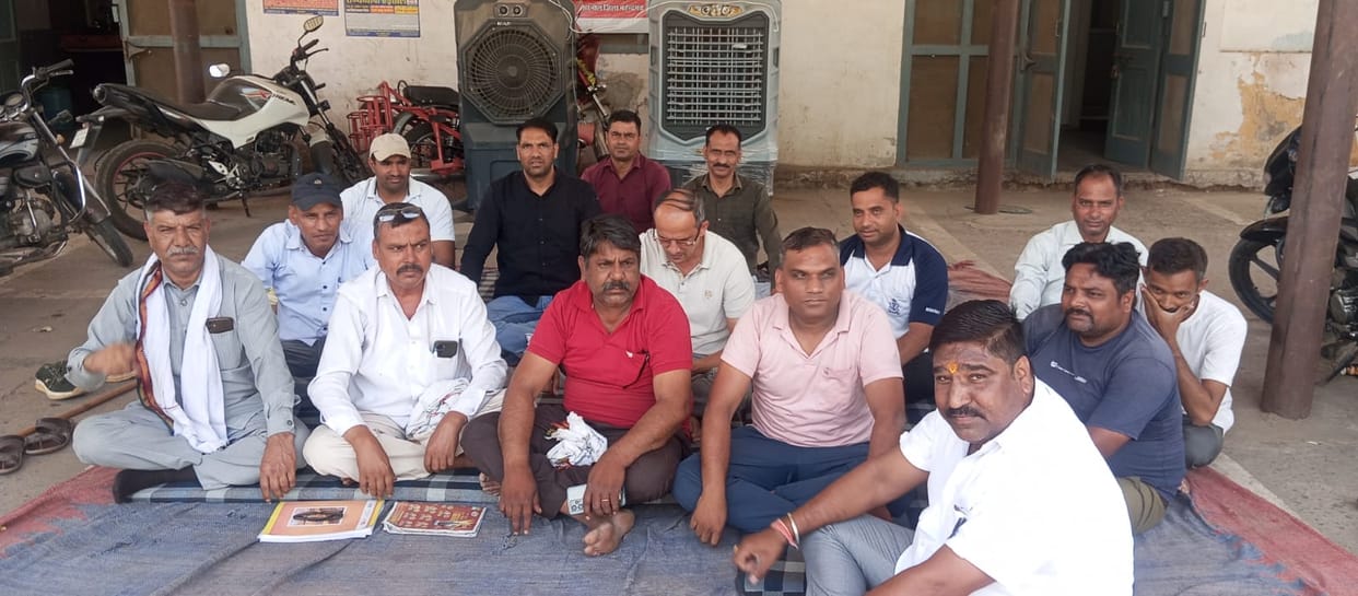 Sanitation workers protested for the second day over their demands.