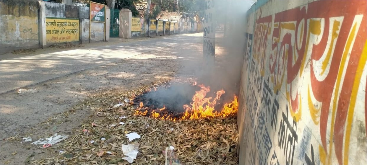 Traders are on the streets and employees are burning garbage in the Mini Secretariat, how can AQI be improved?