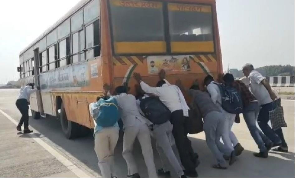 Roadways bus jostles, passengers sweat in the heat
