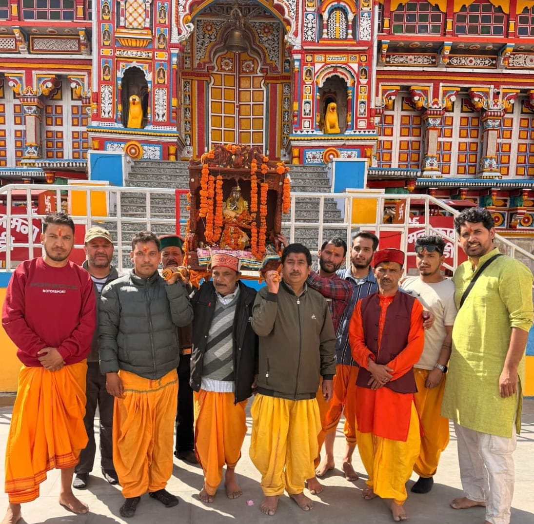 Adi Guru Shankaracharya's throne, Gadu Ghada and Garuda's palanquin leave for Badrinath