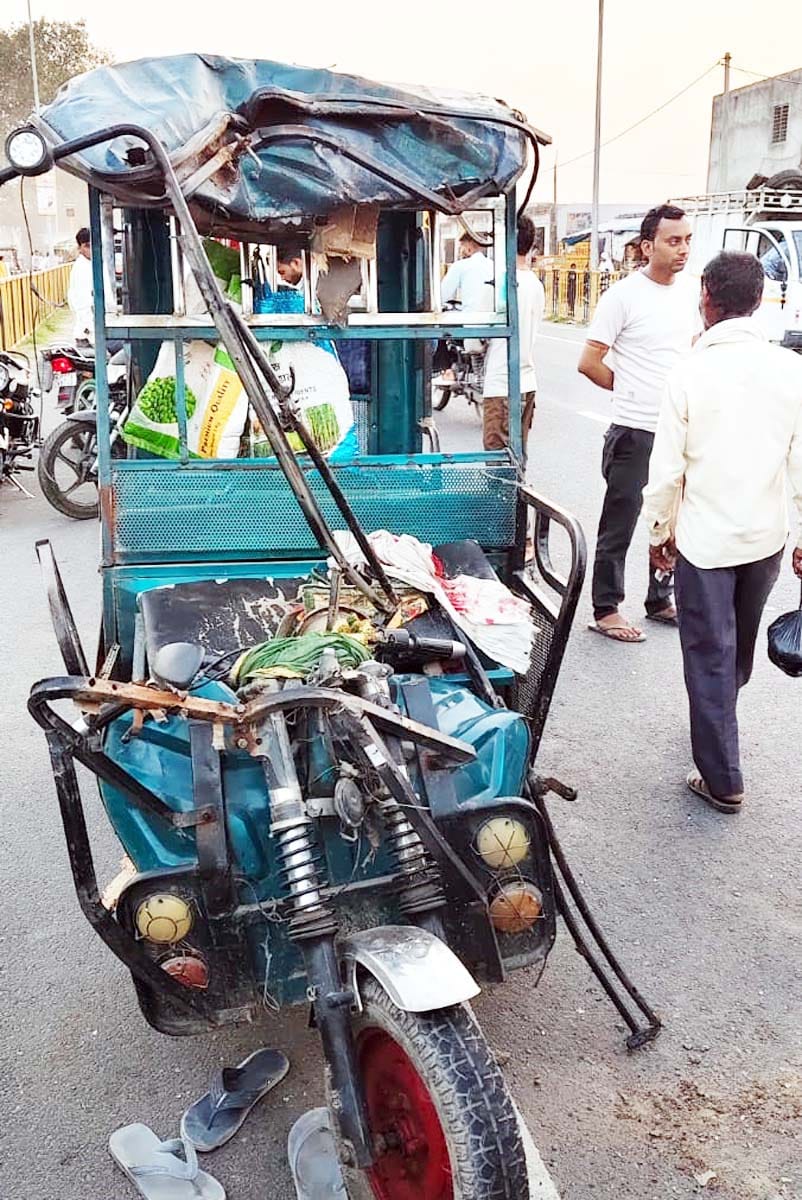 Youth Dies in E-Rickshaw-Bike Collision