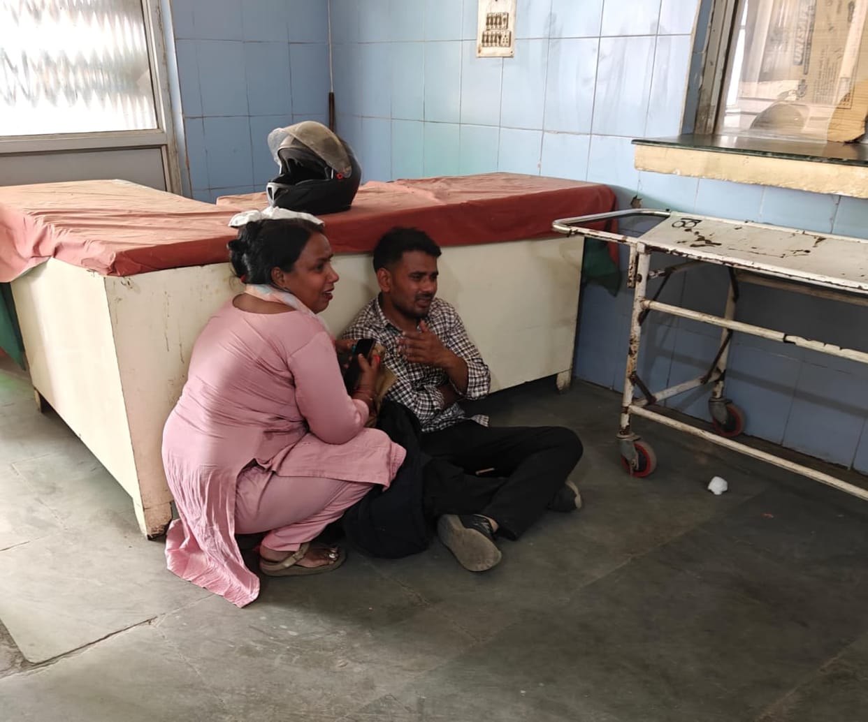 A woman who had come for consultation was found dead in the toilet.