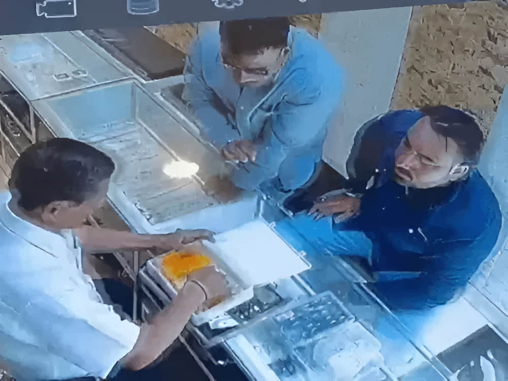 ज्वेलर की दुकान में सीसीटीवी में कैद शातिर
