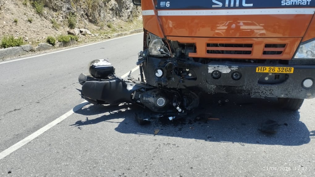 Bike and tipper collide near Jury, two youths injured
