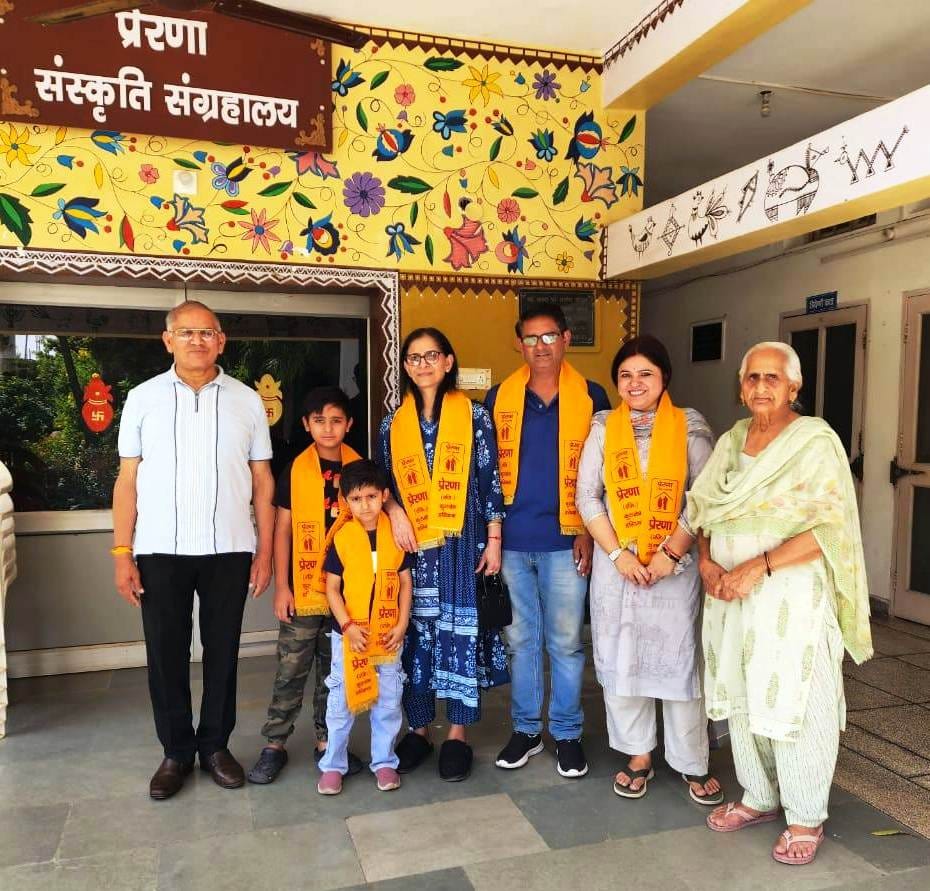 A family from Canada reached Kurukshetra to meet the elderly in an old age home.