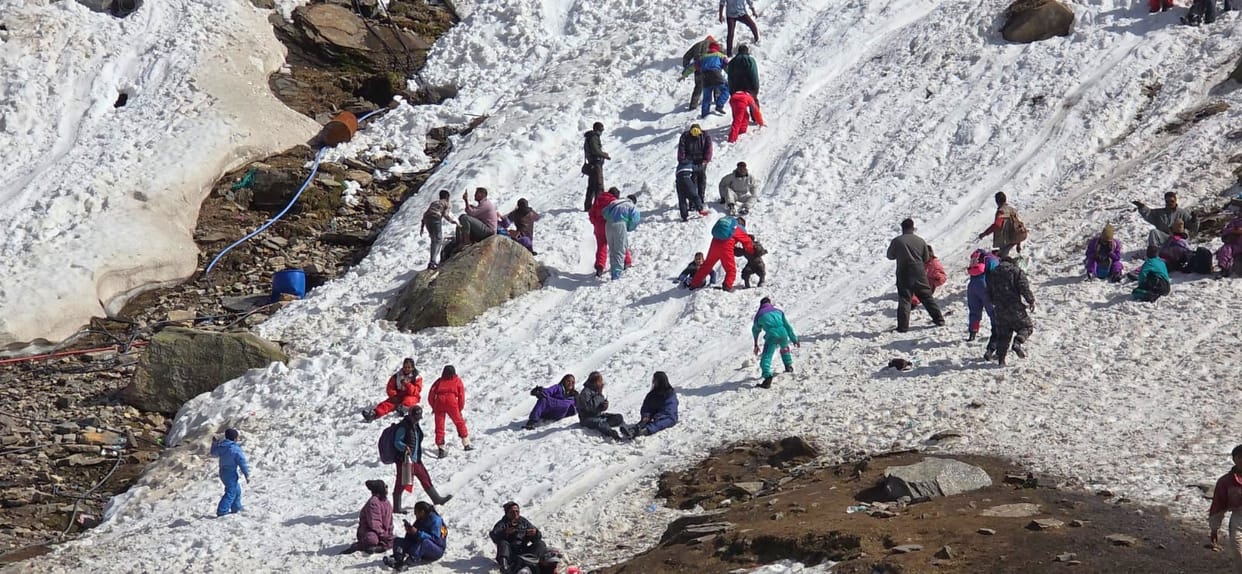 As the ground heats up, tourists head to the mountains.
