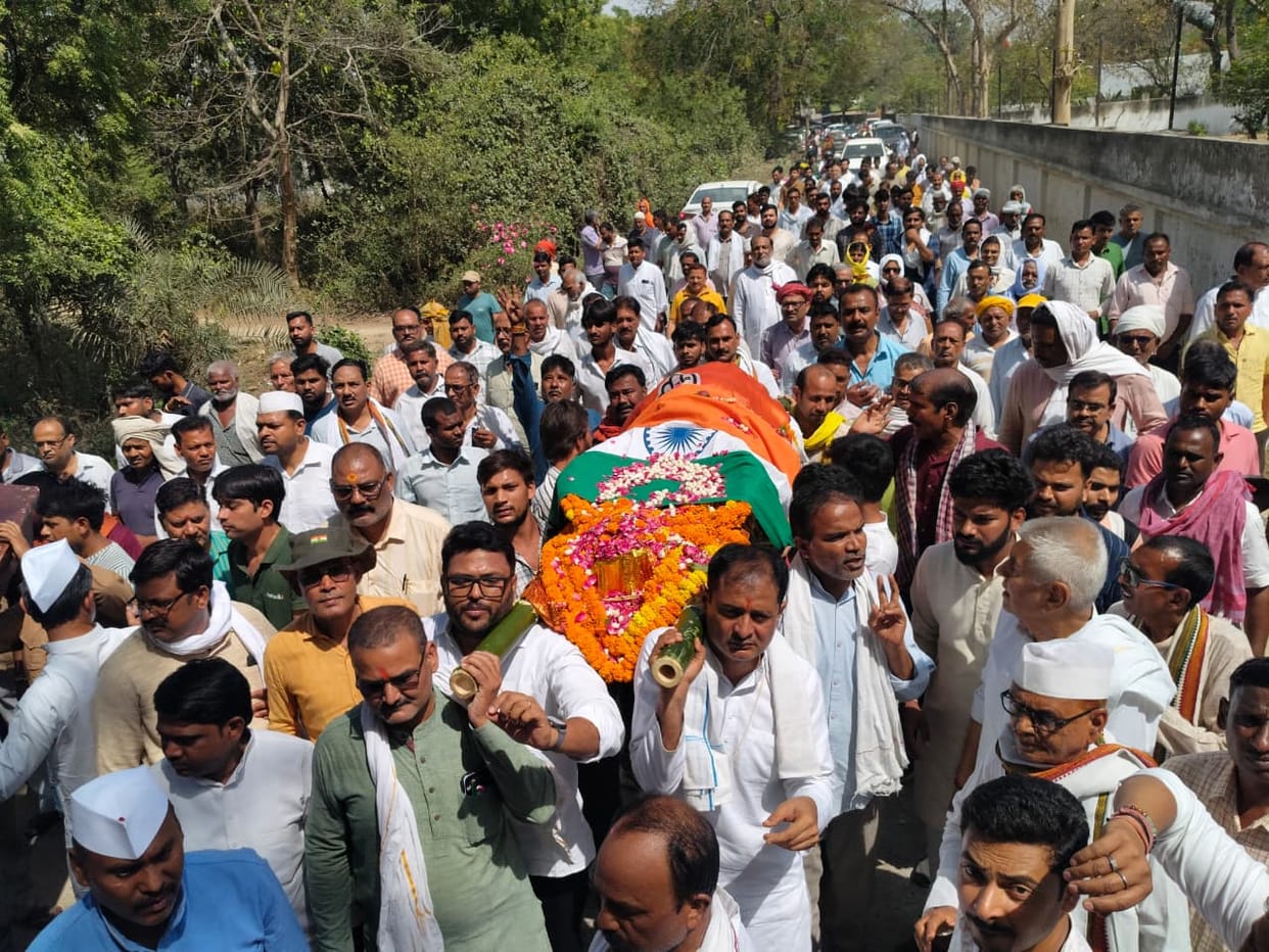 Guard of honour given to former cabinet minister
