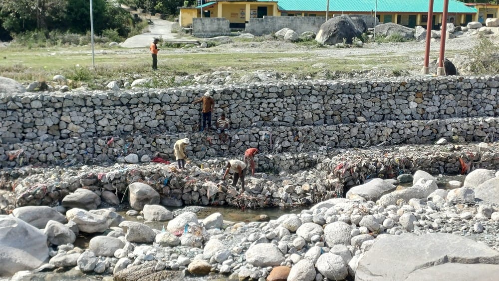 Repair of damaged crate wall started in Manjhi Khad
