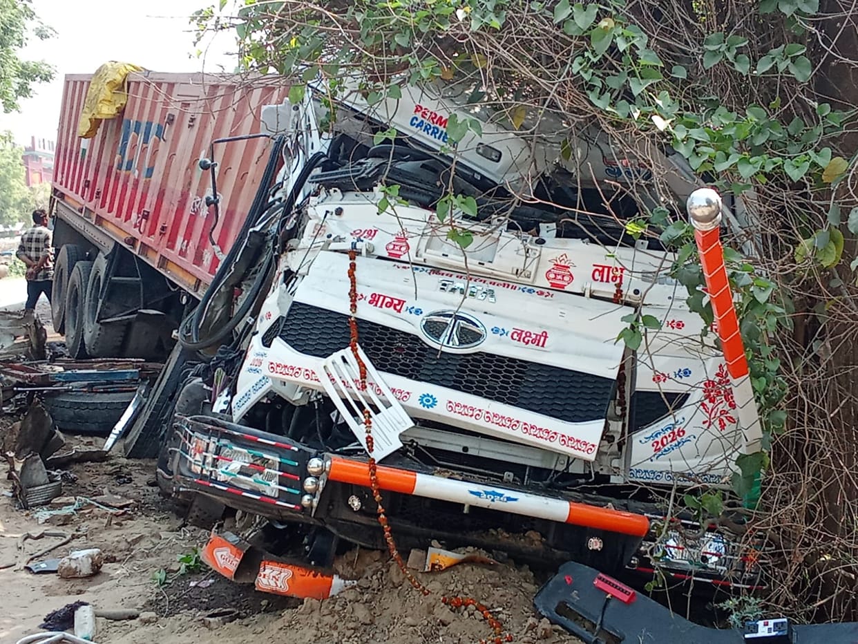 Truck and trailer collide on NH-31, one dead, two seriously injured