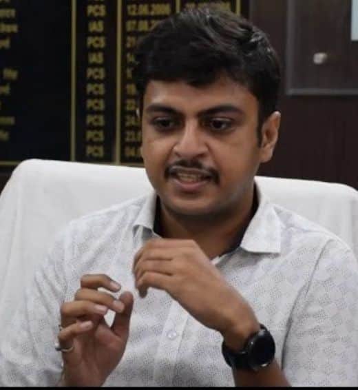 नवागत डीएम ईशान प्रताप सिंह