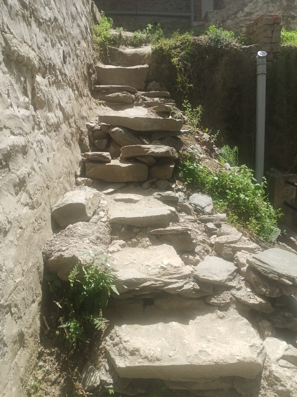 The pedestrian path from Racholi to Chuhabagh is in bad condition.