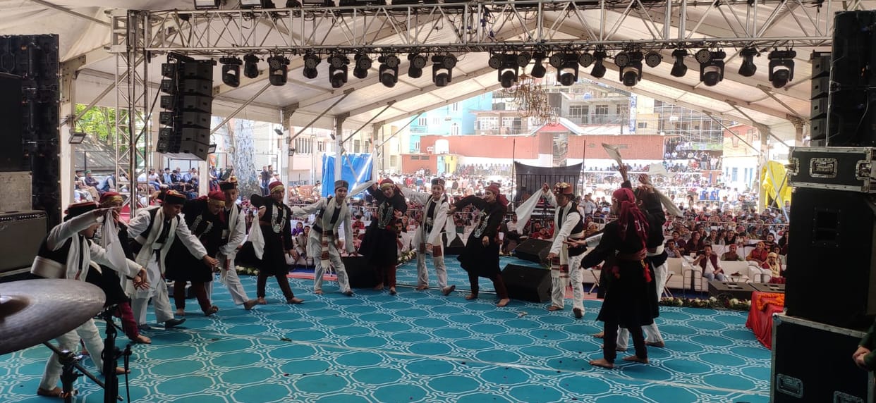 Folk artists and school children gave wonderful performances.