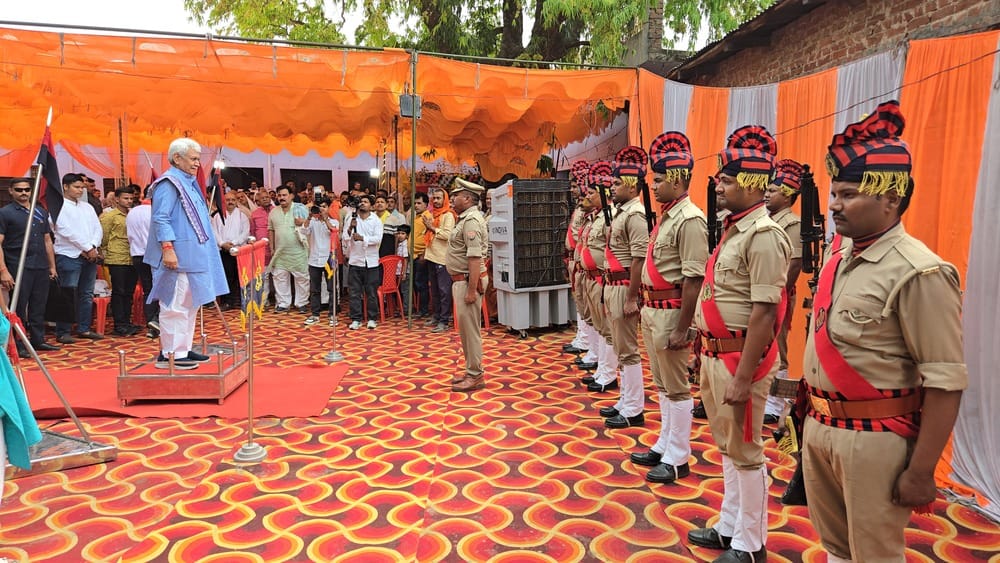 LG Manoj Sinha blessed the boys during the Upanayan ceremony