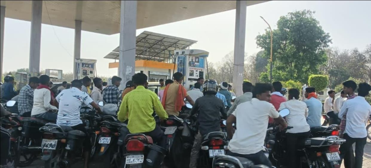 42 pumps claim to have fuel, yet crowds remain42 pumps claim to have fuel, yet crowds remain