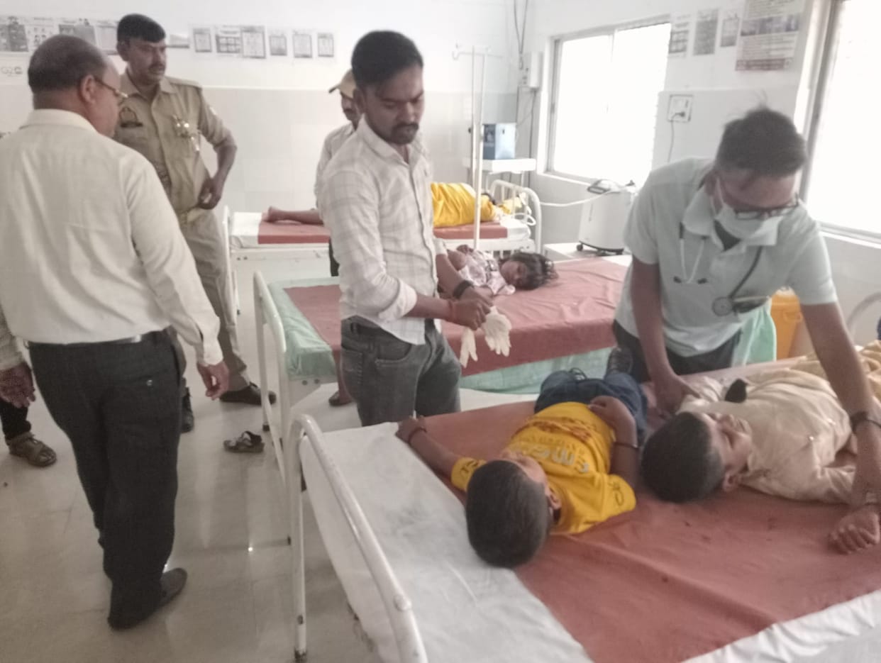 One person died and six were injured when an uncontrolled car collided with a culvert while going to Tilak.
