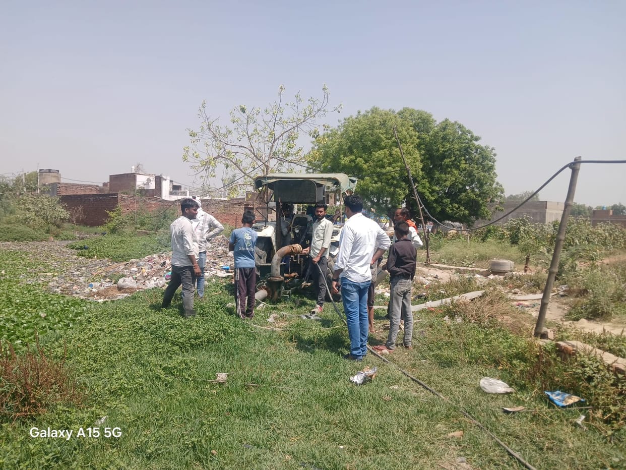 Rising temperatures are troubling both humans and animals. The District Magistrate has been asked to fill ponds with water, and many ponds are dry.