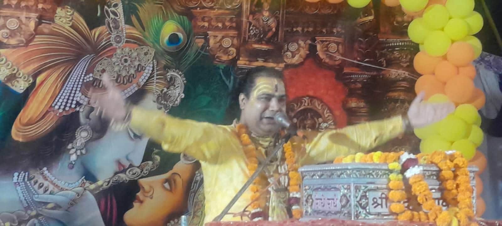 दयाल सिंह कालोनी की पार्क में आयोजित कथा में प्रवचन करते श्याम भारद्वाज। संवाद