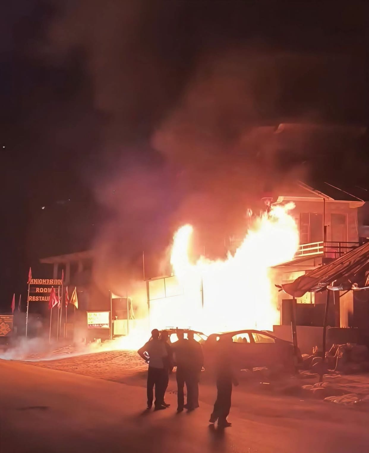 Fire breaks out in three shops at Diyar Chowk, causing loss of lakhs