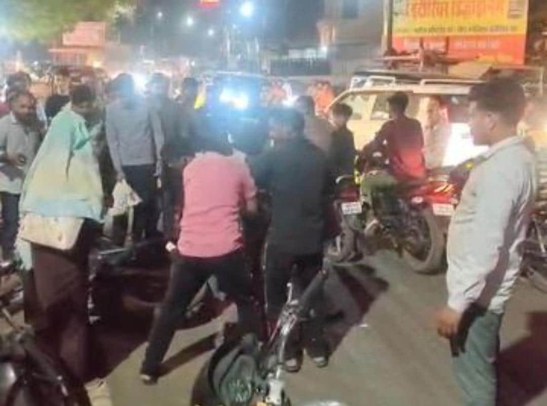 विदिशा में सरेआम पिटाई मामले में पुलिस ने की कार्रवाई।