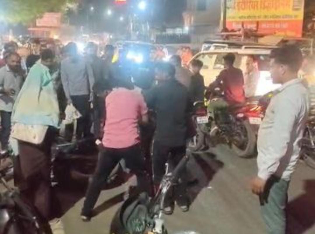 विदिशा में सरेआम पिटाई मामले में पुलिस ने की कार्रवाई।