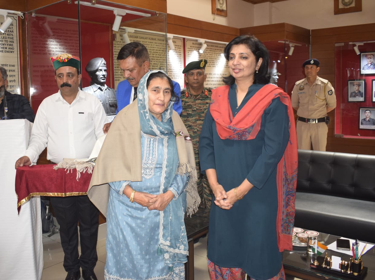 Gallantry medal winners and brave women honoured