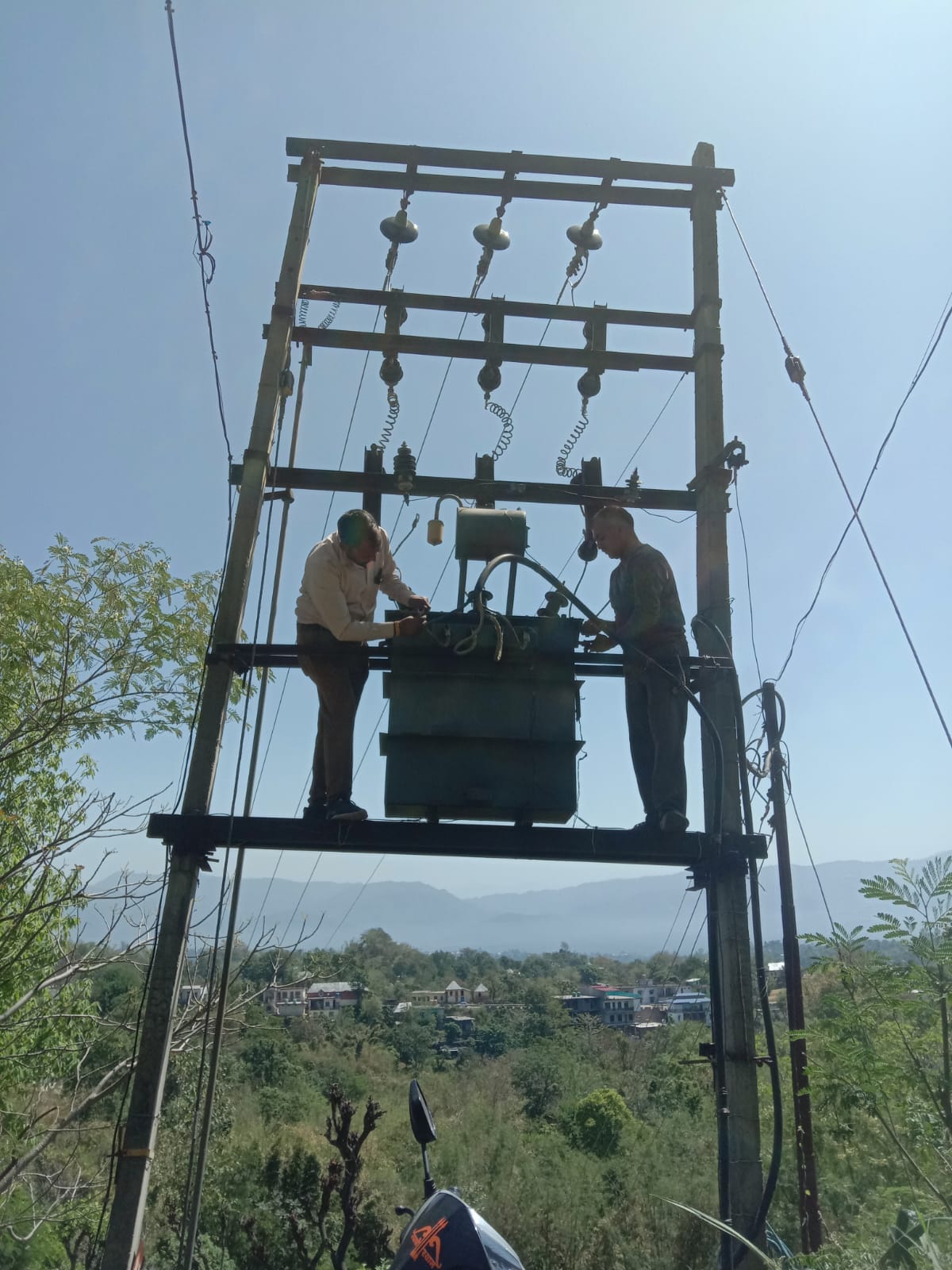 Electricity was out for 23 hours in Mihada of Bharari, people were troubled.